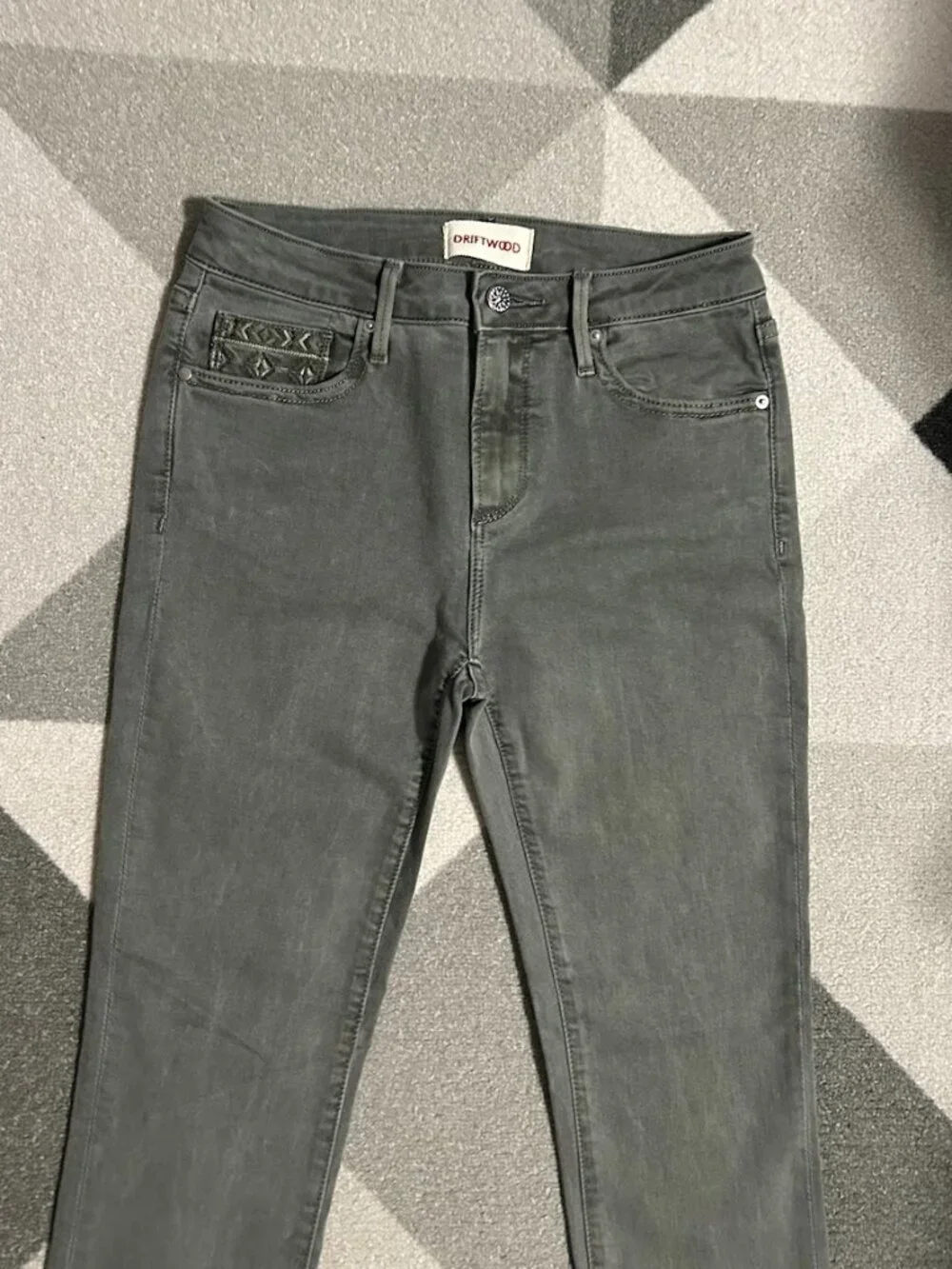 DRIFTWOOD Olive Aztec Embroidered Hem Skinny Ankle Jeans Women's Size 26 - Picture 2 of 11